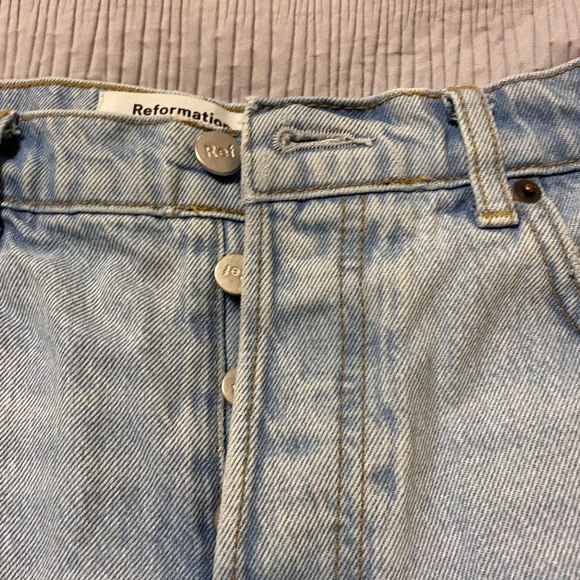Reformation distressed denim shorts size 26 wash Tahoe Destroyed - Picture 6 of 13
